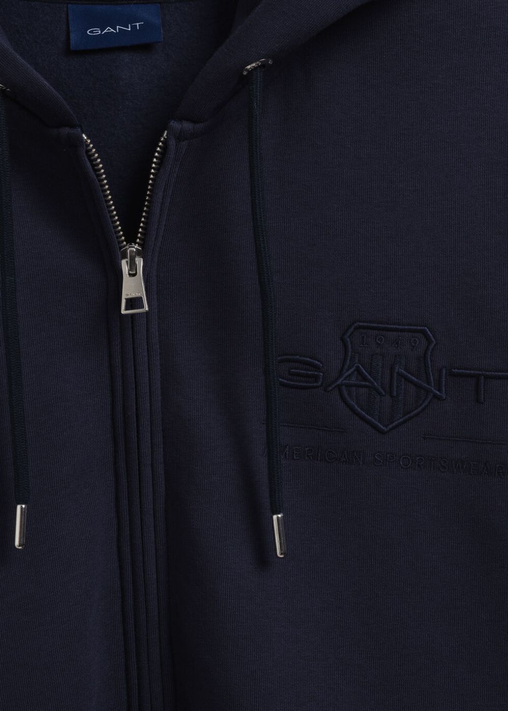 Gant - Tonal archive shield zip hoodie - Julia Hultgren